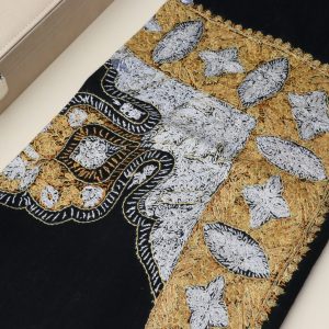 شال اسود رجالي بتطريز ذهبي ملكي | متجر النسيج