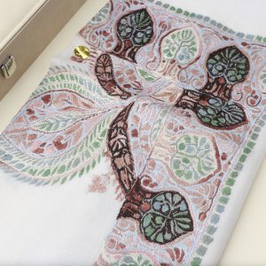 شال مطرز بنقوش أشجار ملونة - متجر النسيج